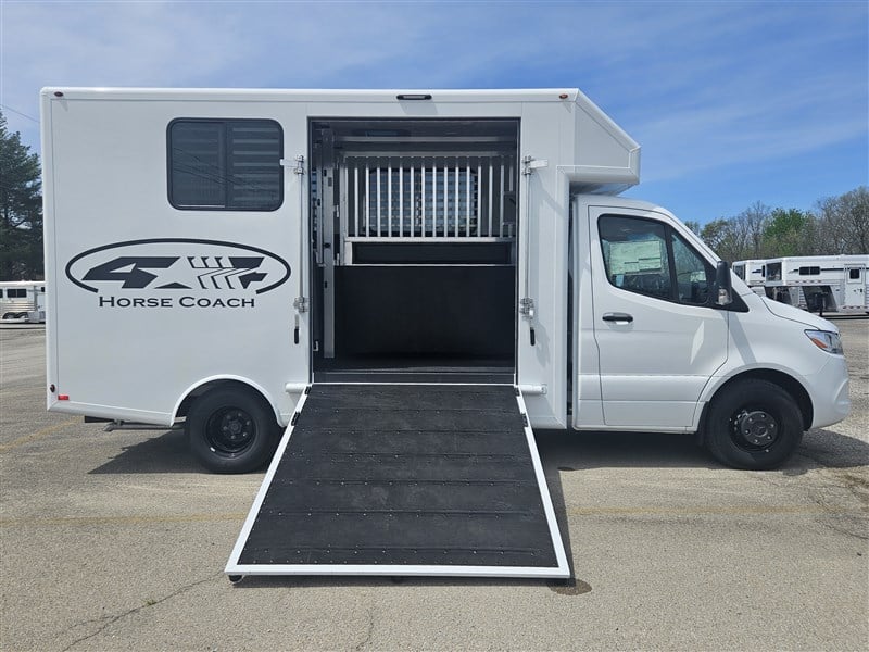 Home 2 Horse coach for sale in KY